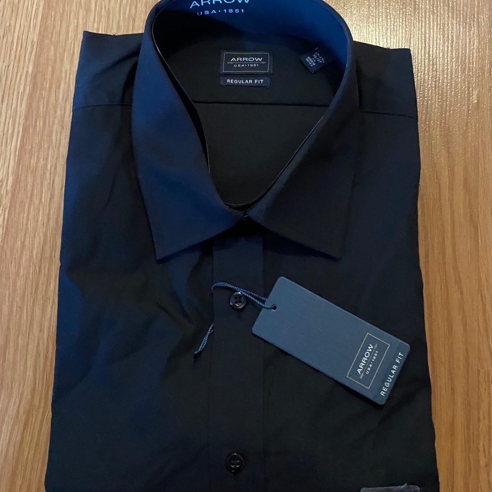 New Men’s black dress shirt
